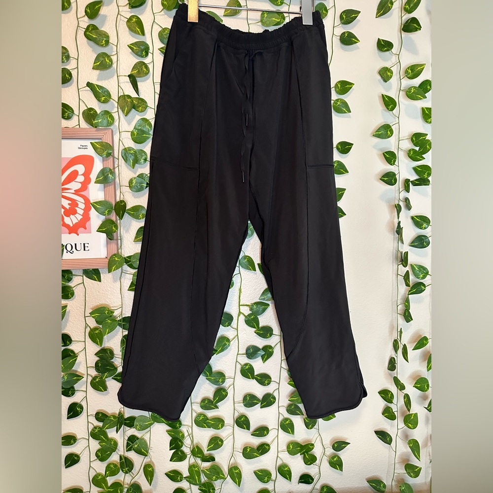 lululemon size 6 sweatpants/joggers black athletic workout women’s